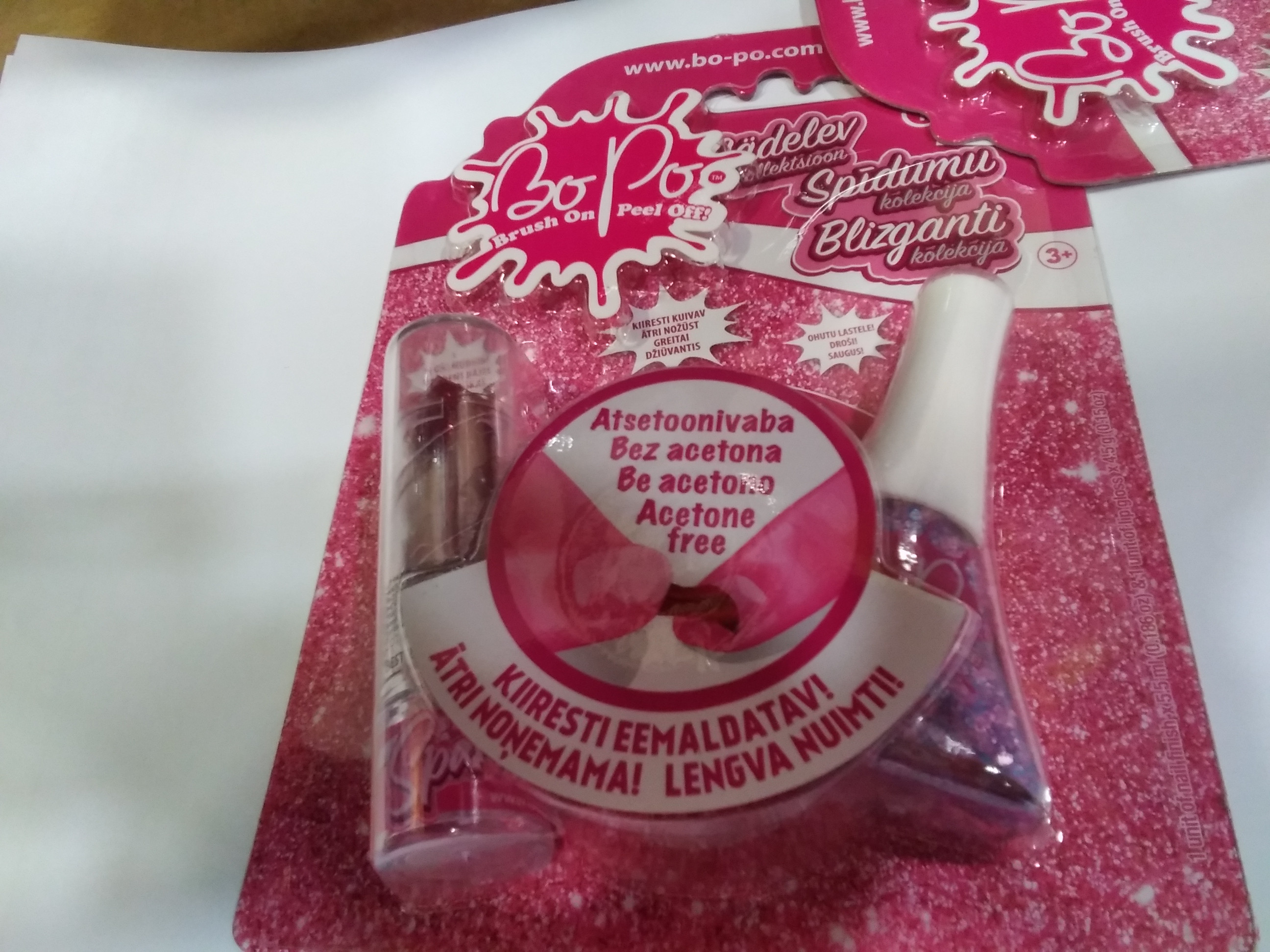 Izpārdošana! Bopo Noņemama nagu laka uz ūdens bāzes ar VIOLĒTIEM spīdumiņiem 1gb. + krāsu mainošs SARKANS lūpu balzāms