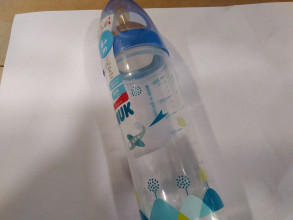 NUK Klasiskā plastmasas pudelīte (Zila) pienam - mazulim no 6-18 mēnešiem, ar 2.izmēra lateksa knupīti, 250ml, SD15